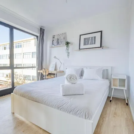 Travel & Live Alegria * Porto