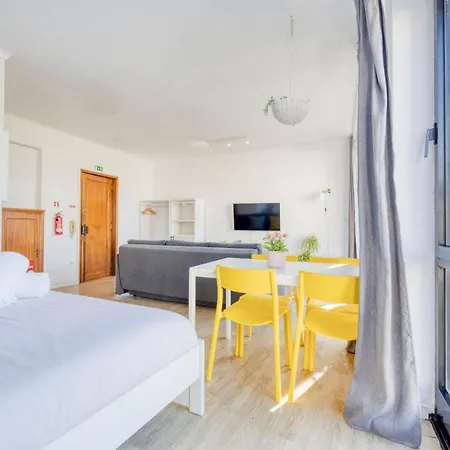 Travel & Live Alegria Porto