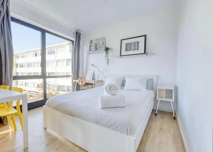 Travel & Live Alegria * Oporto